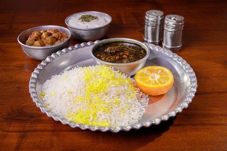 چلو خورش قرمه سبزی