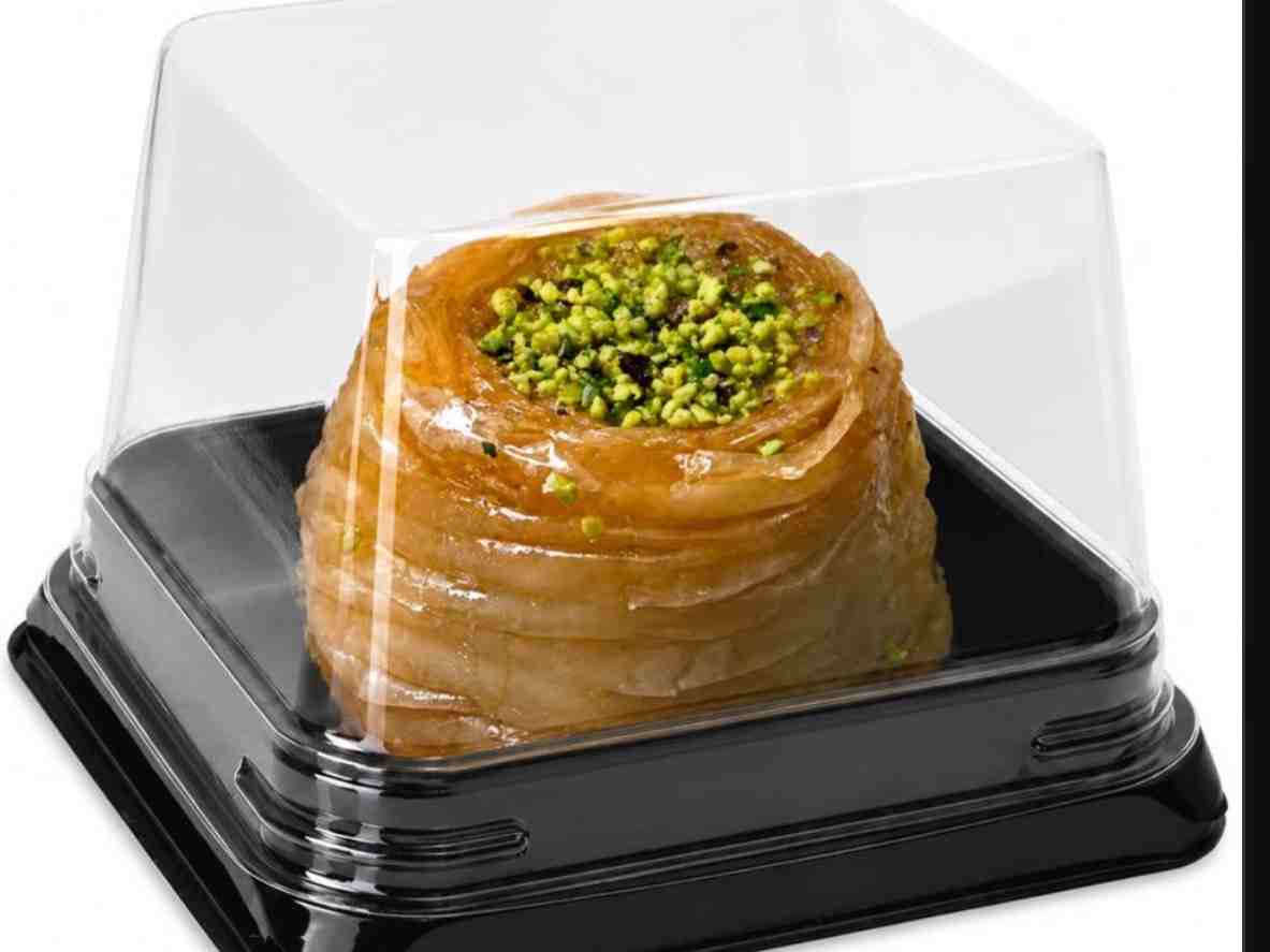 باقلوا سارای به همراه چای