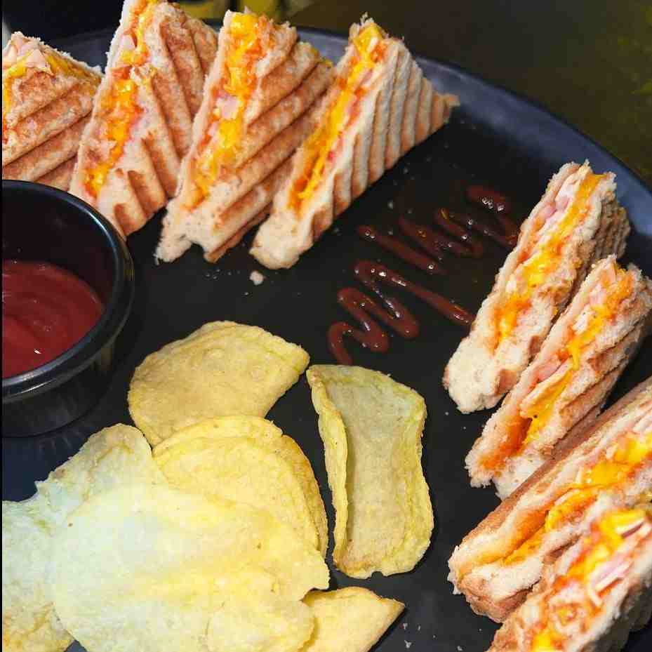 اسنک ژامبون گوشت