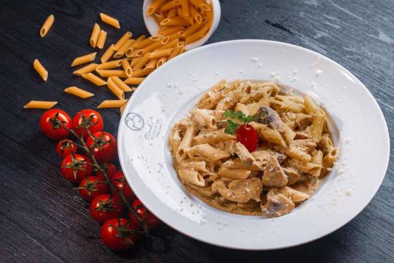 پاستا چیکن آلفردو