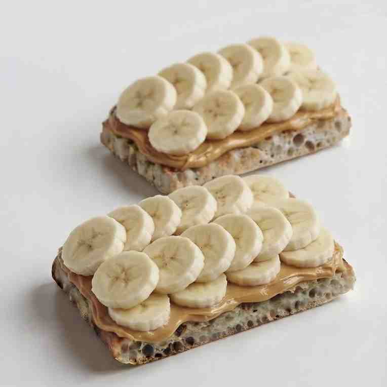 تست بادام زمینی و موز
