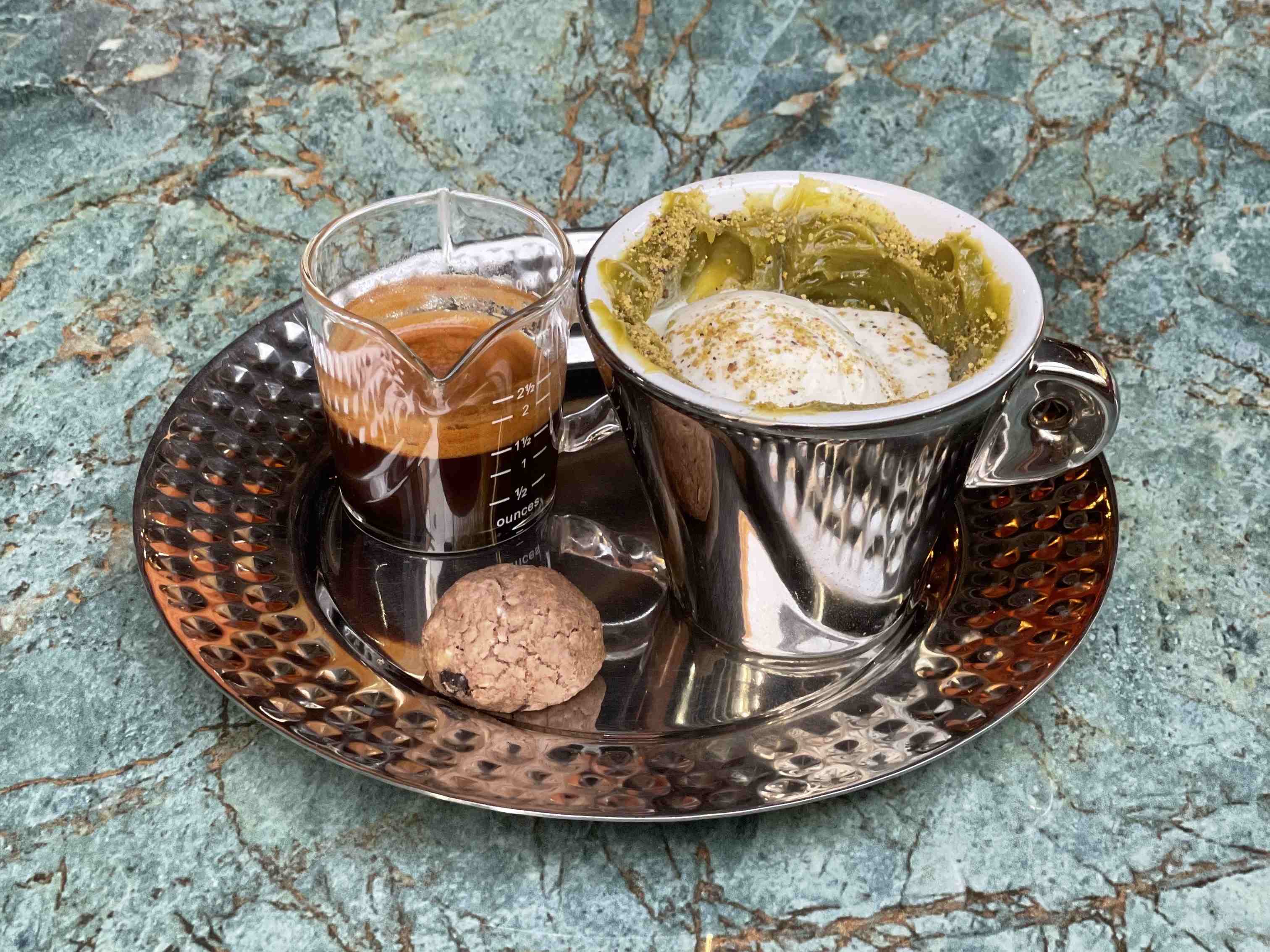 افوگاتو پسته