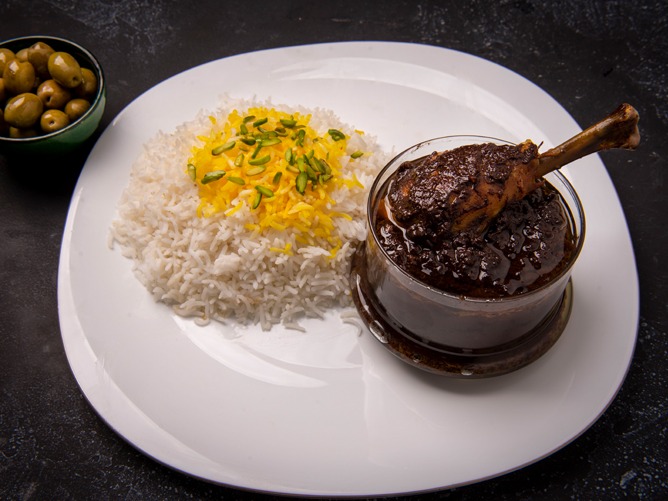 چلو خورشت فسنجان با مرغ