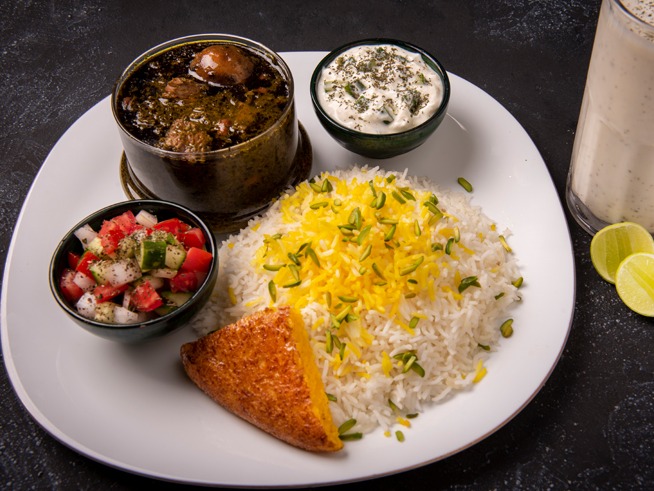 چلو خورشت قرمه سبزی (ران گوسفندی)