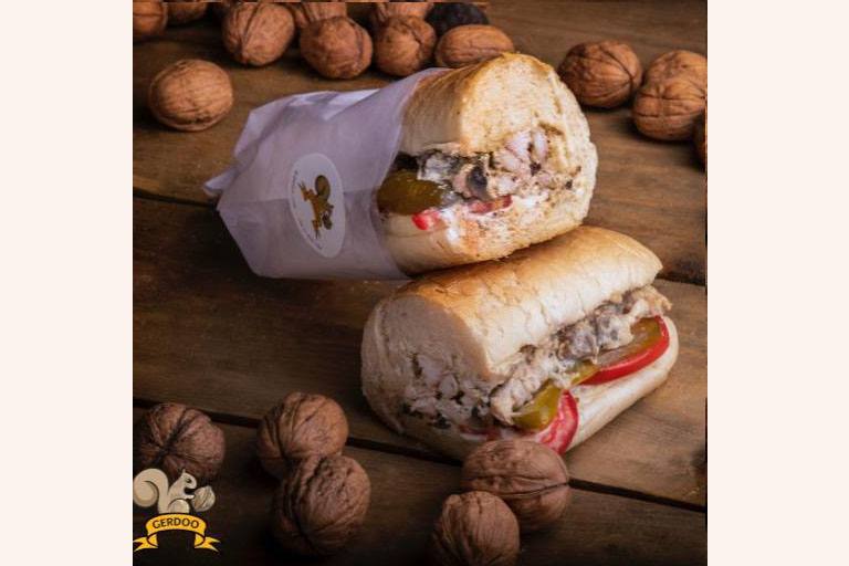 ساندویچ مرغ و بادمجان تنوری