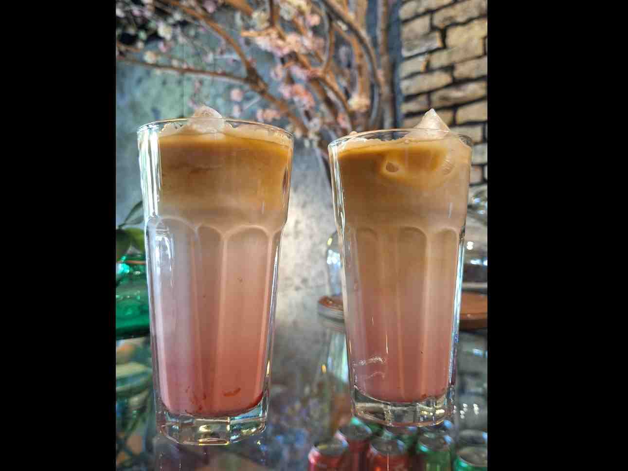آیس لاته توت فرنگی