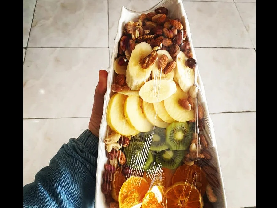 سینی میوه و آجیل لاتونا