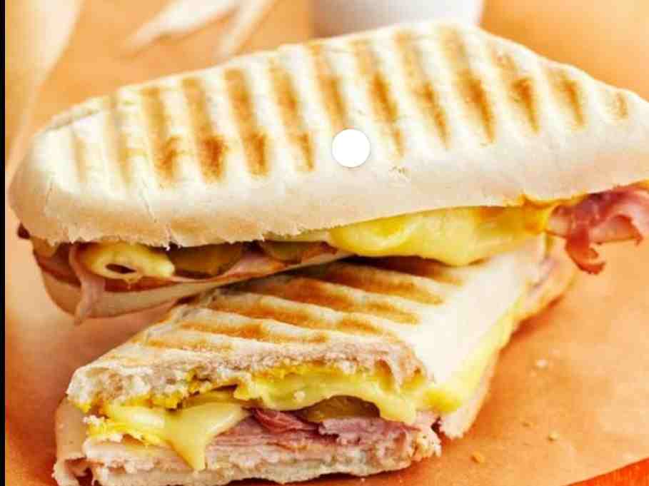 پنینی مخلوط ژامبون گوشت و مرغ