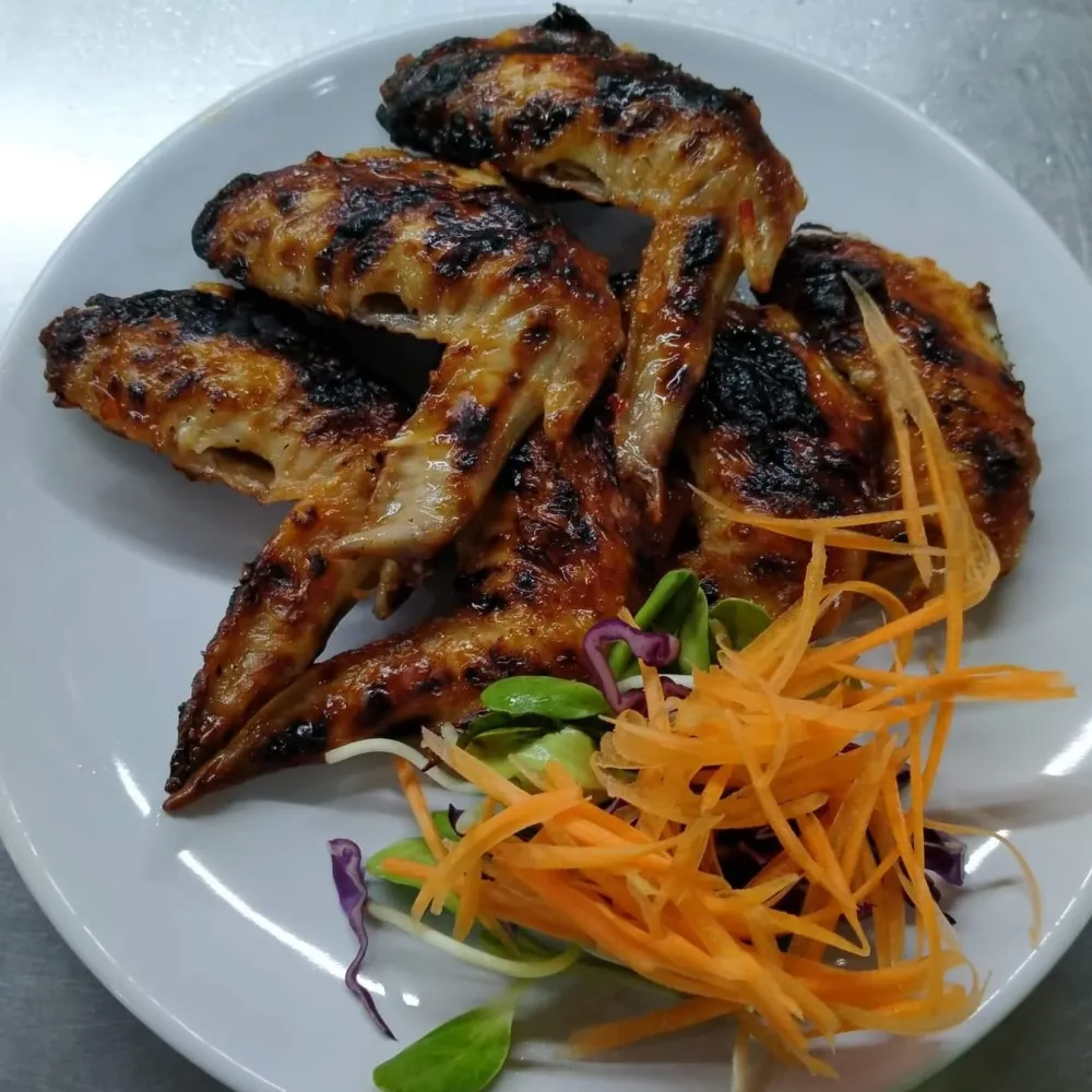 CHICKEN WINGS