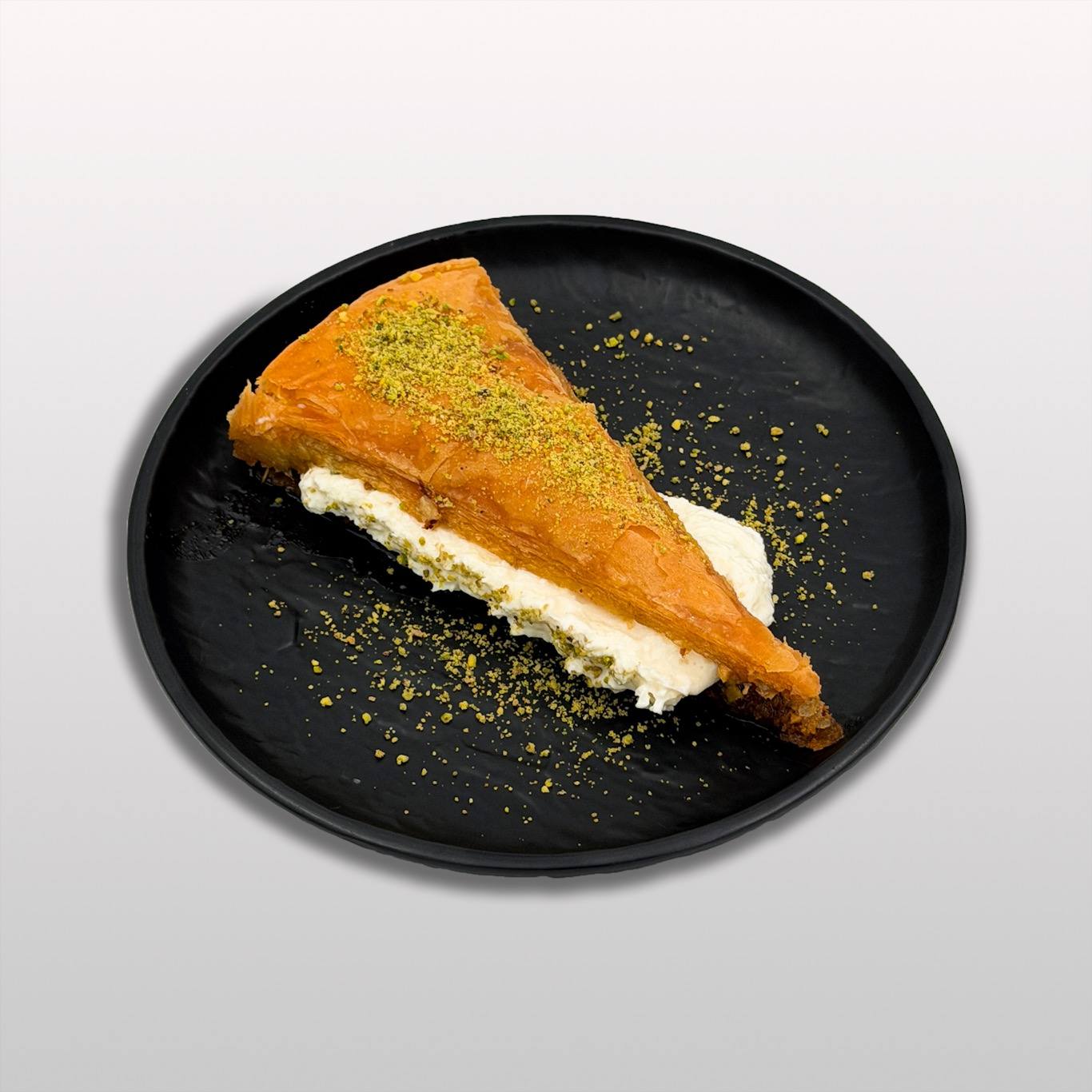 باقلوا گرم سرشير گردویی