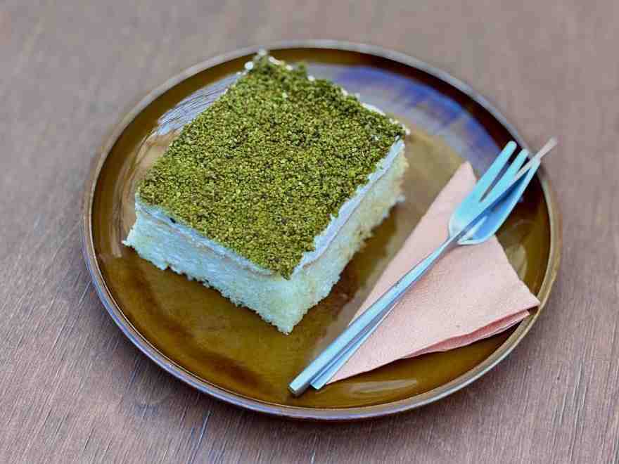 کیک سه شیر پسته