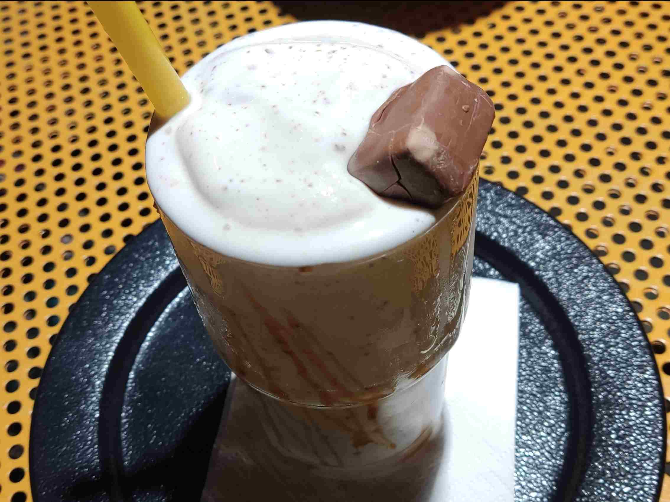 شیک SNICKERS