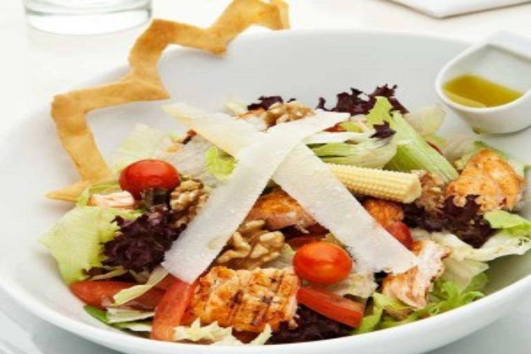 Grilled Salmon Salad