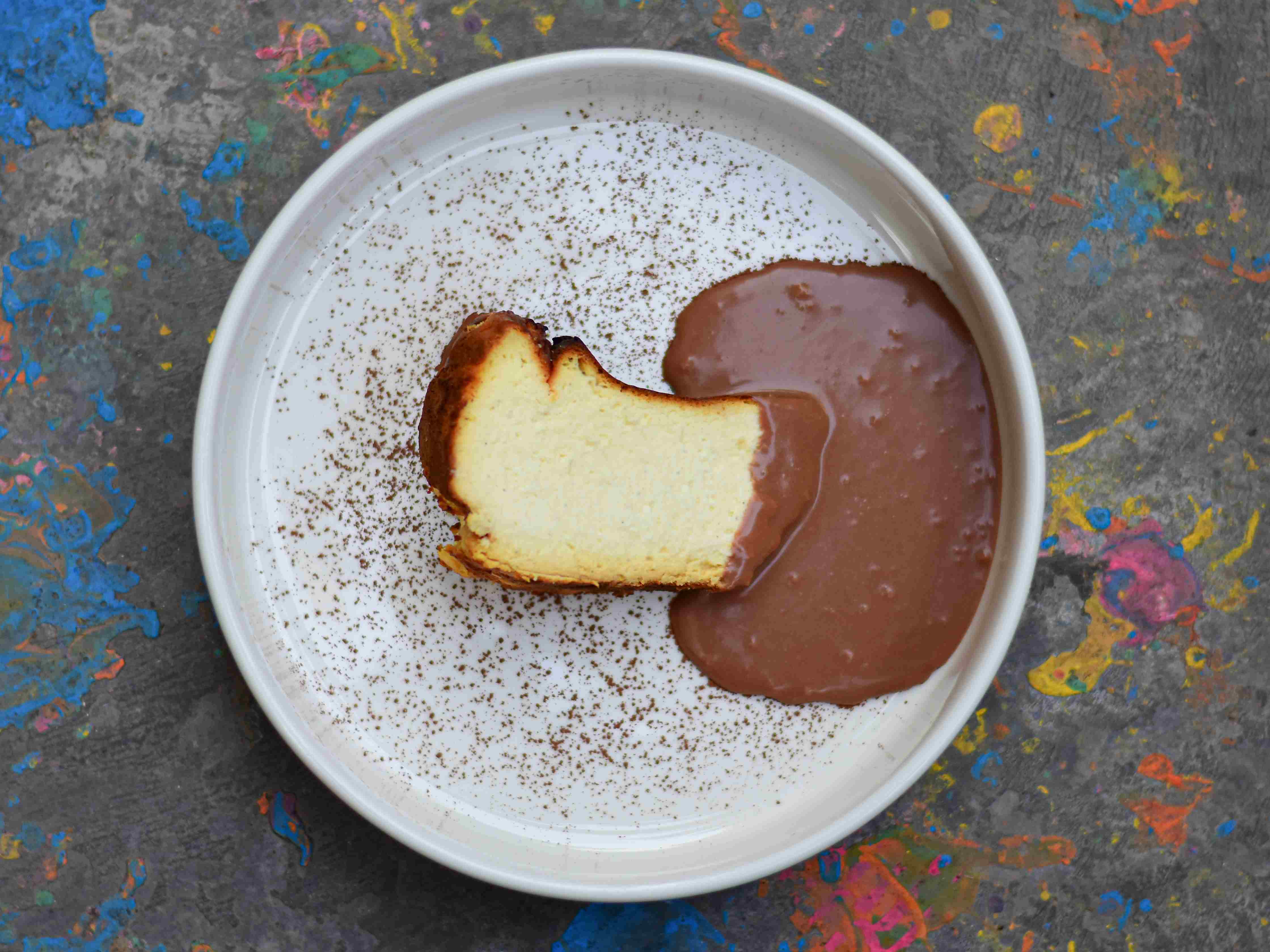 چیز کیک بسک با سس شکلات/ Basque Cheesecake with Chocolate sauce	
