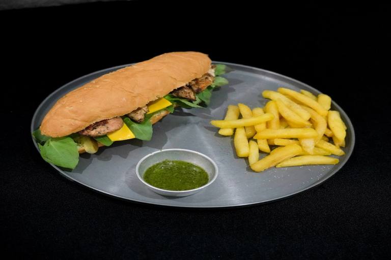 ساندویچ چیکن پستو