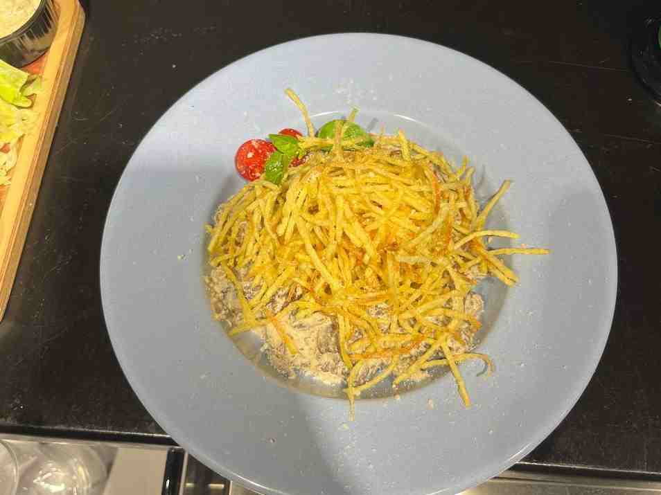 چیکن استراگانف- chicken stroganoff