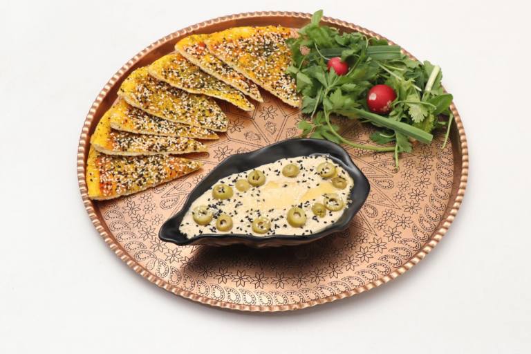 حمص + نان سنتی