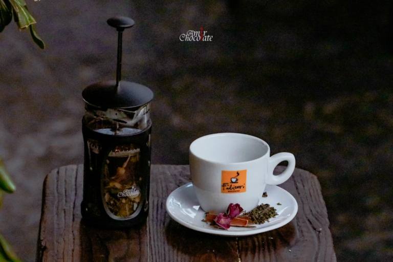 چای سبز، گل سرخ و دارچین