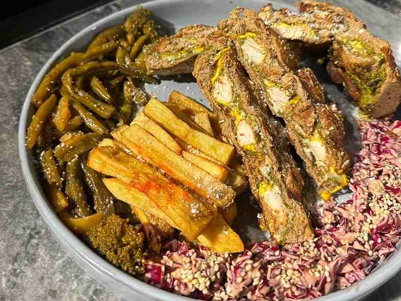 پنینی مرغ و پستو