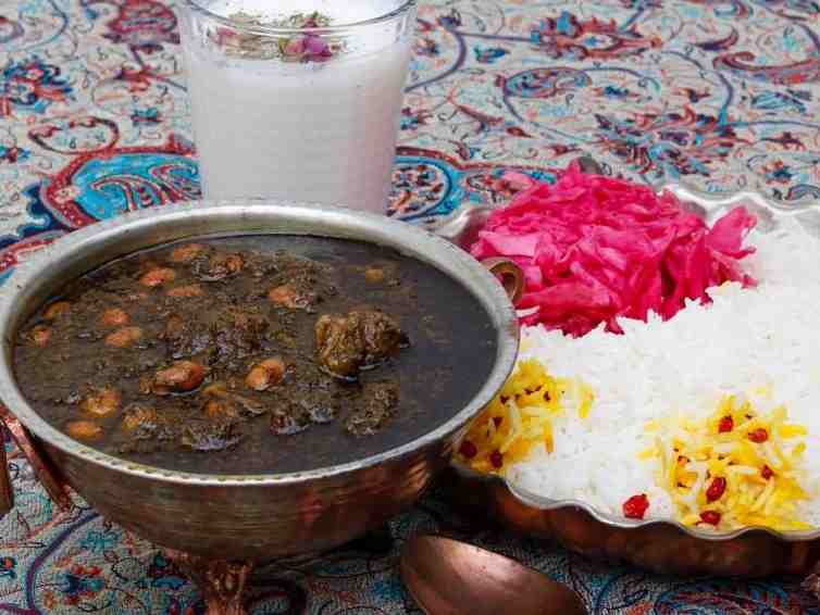 چلو خورشت قرمه سبزی