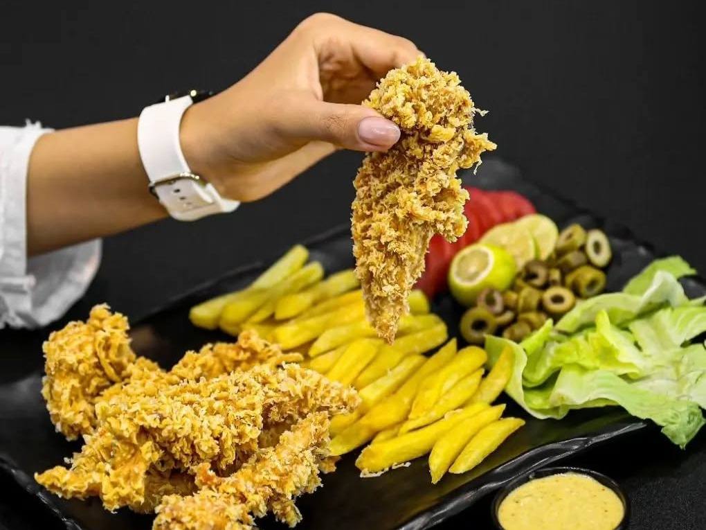 فیله سوخاری 8 تکه همراه با 1 عدد سالاد کاهو