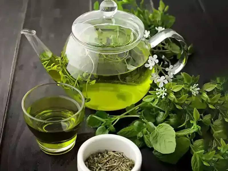 چای سبز و گیاه به لیمو با قوری