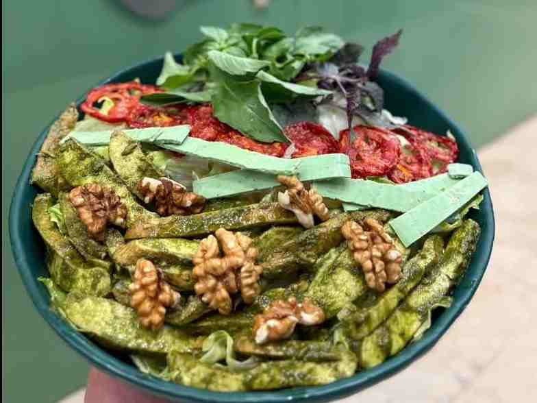 سالاد چیکن پستو
